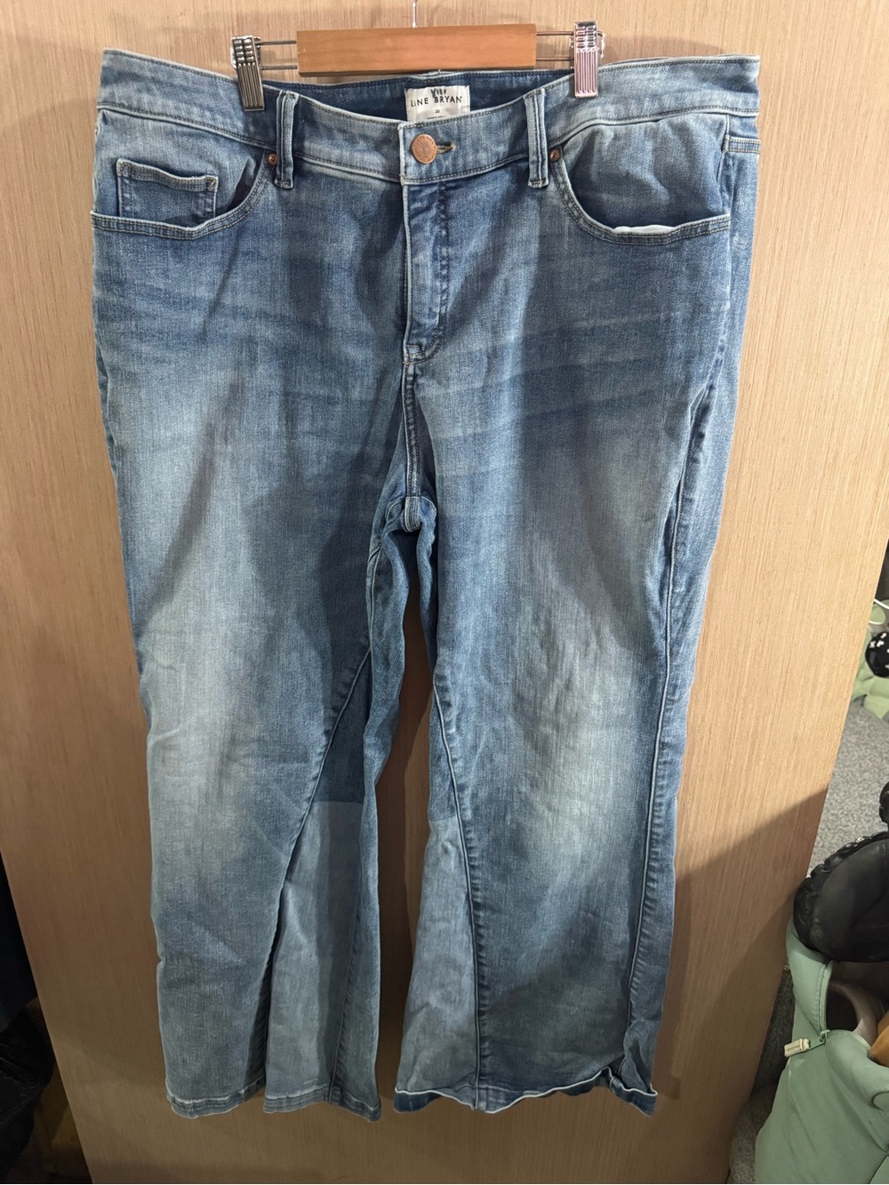 Women’s Lane Bryant Mid Rise Flare Light Wash Denim Jeans Size 20